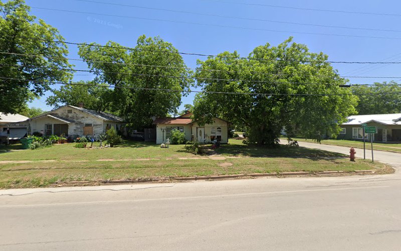 DeLeon Roofing & Construction