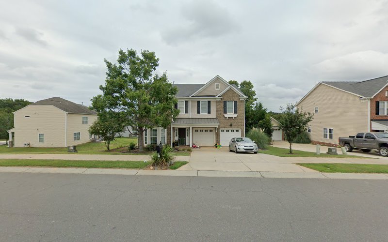 Queen's Roofing Service, LLC