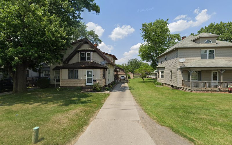 Rew's Roofing & Siding