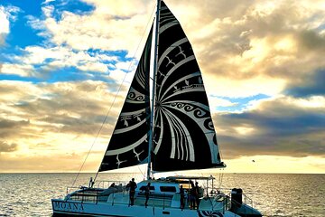 Moana&rsquo;s Sunset Cocktail Sail Along Oahu's Waikiki Coast