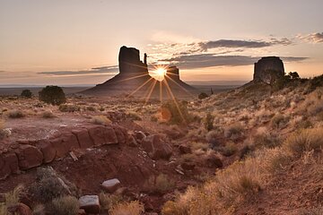 3.0 Hours of Monument Valley's Sunrise or Sunset 4&times;4 Tour