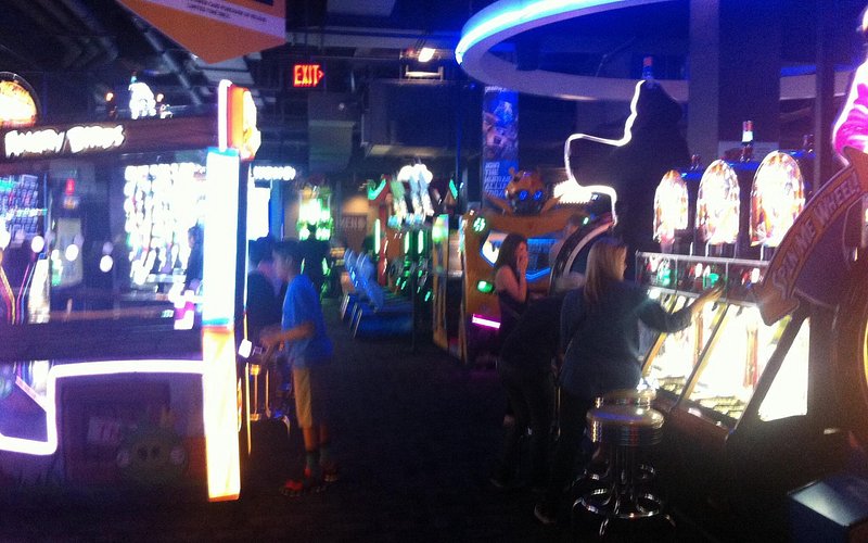 Dave & Buster's - Arcade