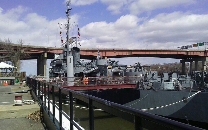 USS Slater DE-766