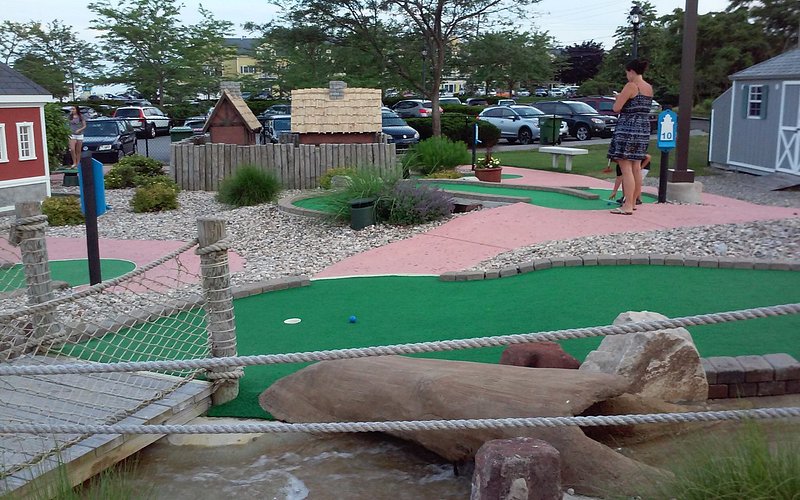 Mini-Golf at Saybrook Point