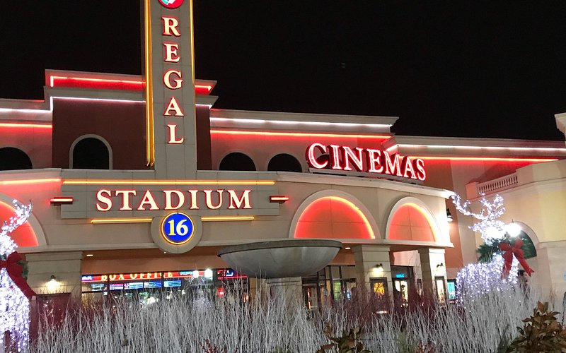 Regal Deer Park Stadium 16 IMAX & RPX