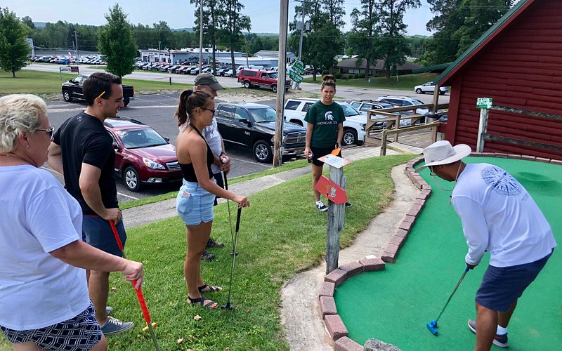 Crystal Falls Mini Golf