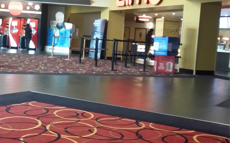 AMC Center Park 8