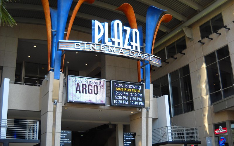 CMX Cinemas Plaza Caf&eacute; 12