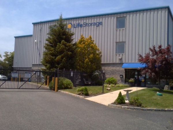 Extra Space Storage - 3181 - Southampton - 59 Mariner Dr