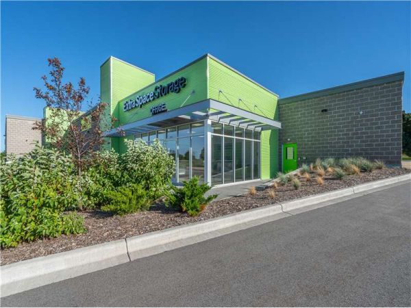 Extra Space Storage - 8846 - West Bend - Corporate Center Dr