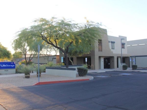 Extra Space Storage - 3809 - Scottsdale - 7425 Williams Dr
