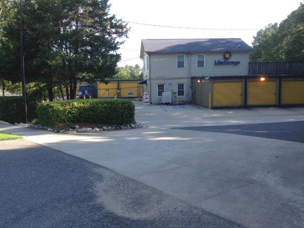 Extra Space Storage - 3842 - Durham - Cornwallis Rd