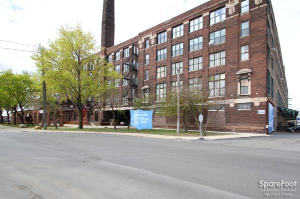 East Bank Storage - 35th & Racine