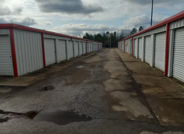 Mini Mall Storage - Clarksville - Freeway Ln