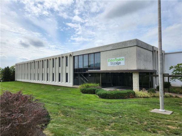 Extra Space Storage - 6176 - Lenexa - Pflumm Rd