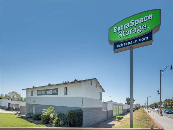 Extra Space Storage - 1476 - Fontana - Foothill Blvd