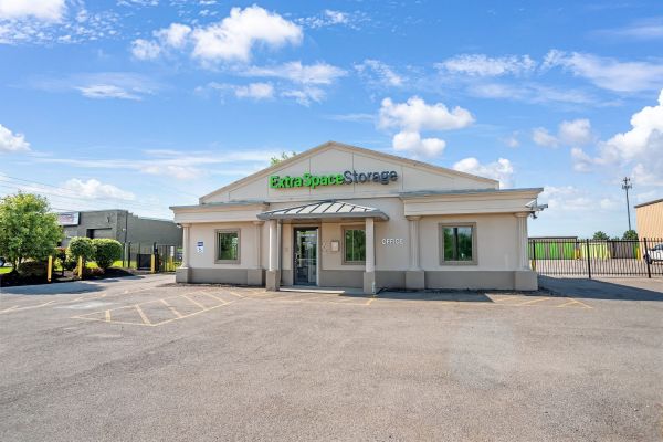 Extra Space Storage - 3246 - Blasdell - Lake Ave.