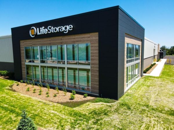 Extra Space Storage - 3933 - Mequon - Port Washington Rd