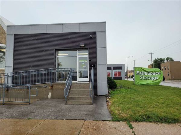 Extra Space Storage - 2010 - West Allis - Burnham St