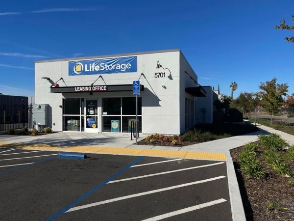 Extra Space Storage - 3829 - Sacramento - Mack Rd