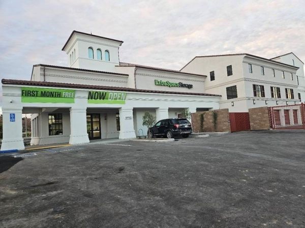 Extra Space Storage - 6302 - Santa Clarita - Valley Center Dr