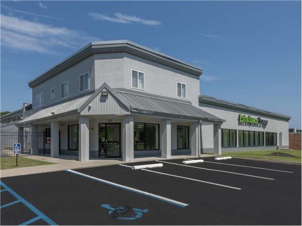Extra Space Storage - 0674 - Hauppauge - Old Willets Path