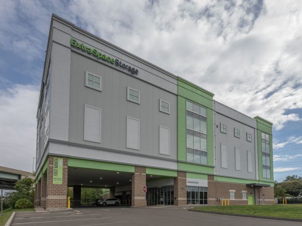 Extra Space Storage - 1588 - Bridgeport - Commerce Dr
