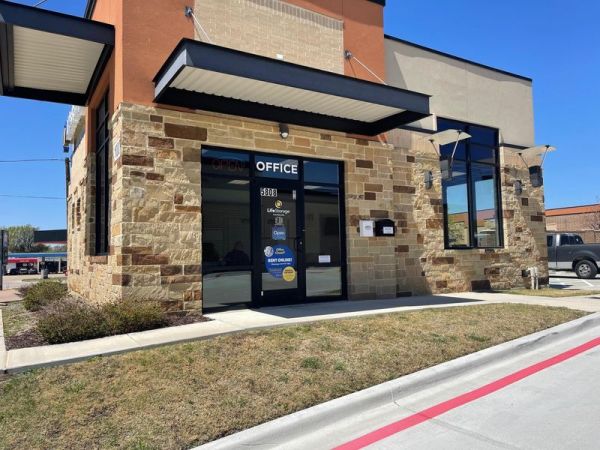 Extra Space Storage - 3878 - North Richland Hills - 5808 Davis Blvd