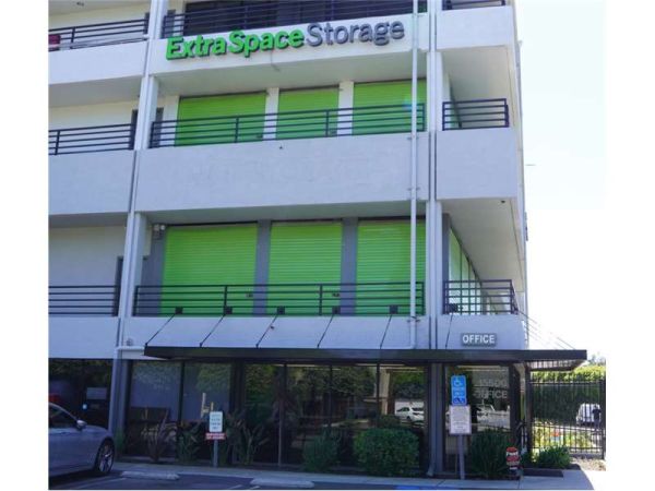 Extra Space Storage - 1987 - Van Nuys - Erwin St
