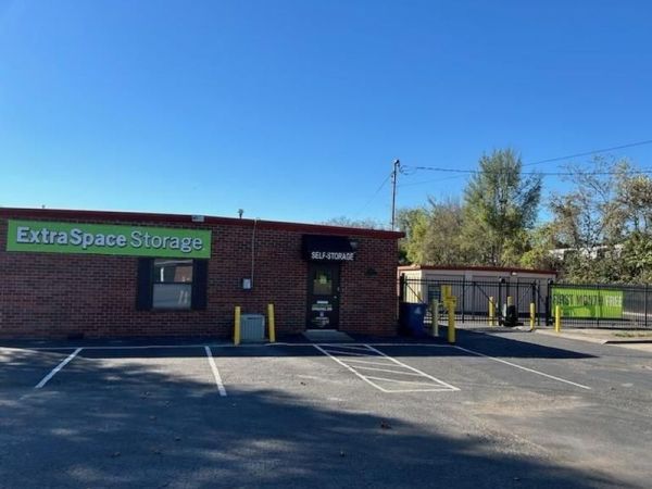 Extra Space Storage - 2089 - Hendersonville - Walton Ferry Rd