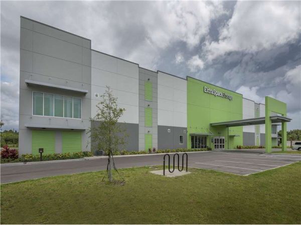 Extra Space Storage - 1835 - Sarasota - Edgelake Dr