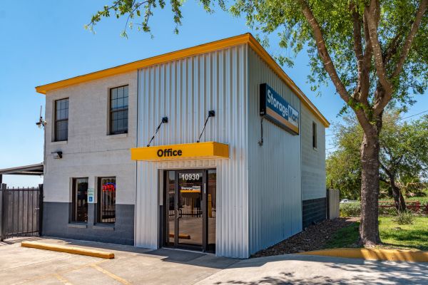 StorageMart - Braun Rd