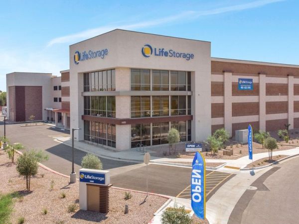 Extra Space Storage - 3655 - Gilbert - San Benito Dr