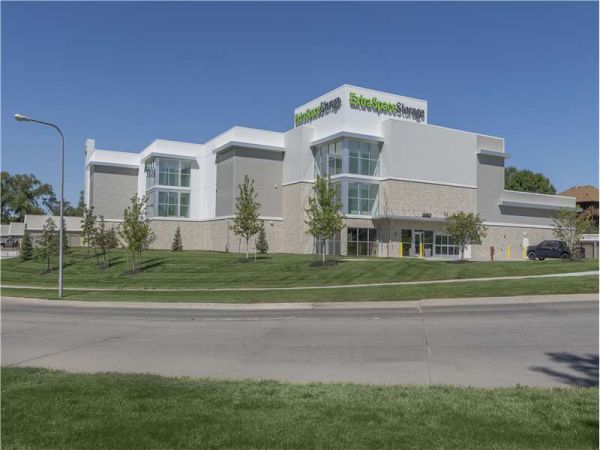Extra Space Storage - 8738 - Elkhorn - Farnam St