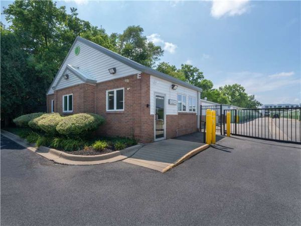 Extra Space Storage - 8132 - Lincolnshire - Parkway Drive