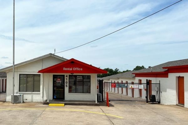 Public Storage - Oklahoma City - 4105 S May Ave