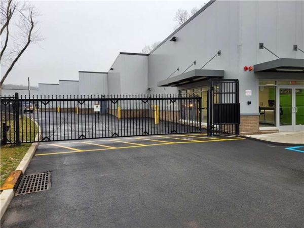 Extra Space Storage - 7724 - Pearl River - Hillside Ave