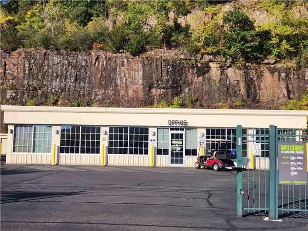 Extra Space Storage - 3713 - Plainville - New Britain Ave