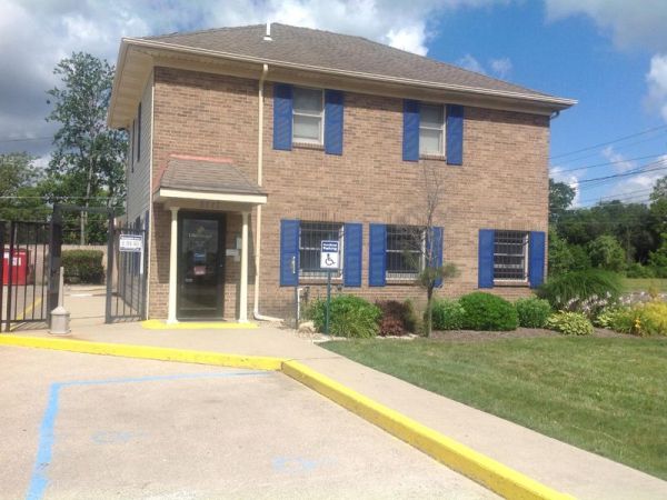 Extra Space Storage - 3571 - Whitehall - Main St