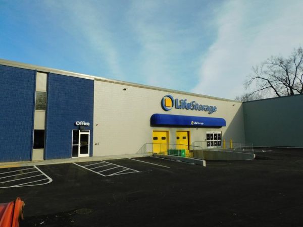 Extra Space Storage - 4176 - Springfield - Fisk Ave