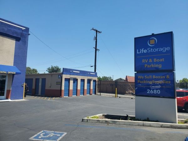 Extra Space Storage - 3707 - Pomona - Garey Ave