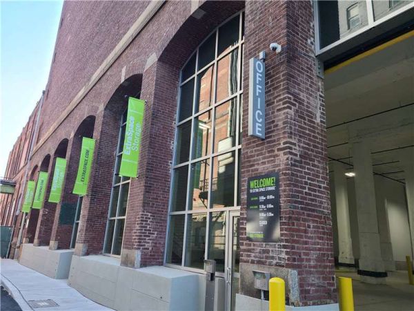 Extra Space Storage - 7399 - Philadelphia - Spring Garden St