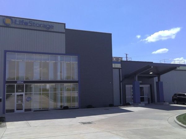 Extra Space Storage - 3873 - Maplewood - Big Bend Blvd