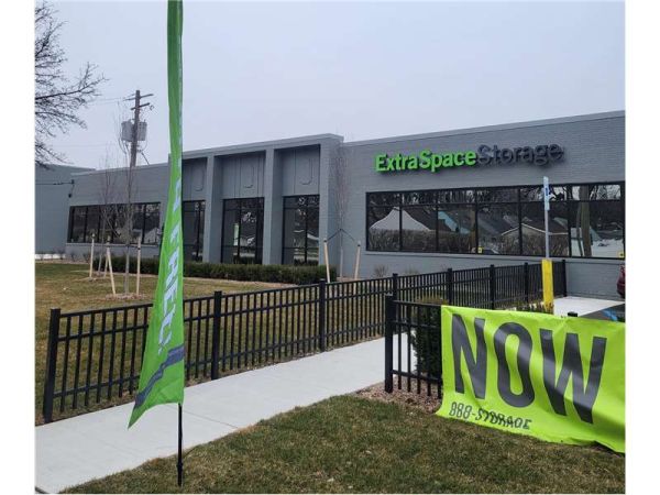 Extra Space Storage - 7787 - Ferndale - Wanda St