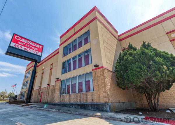 CubeSmart Self Storage - San Antonio - 838 N Loop 1604 E