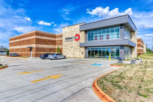 Strongpoint Self Storage - Bentonville - 3100 Southwest Regional Airport Boulevard