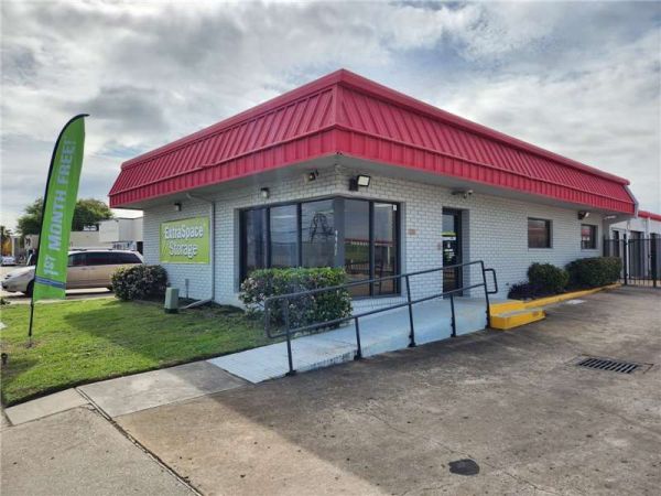 Extra Space Storage - 6417 - Houston - Harwin Dr