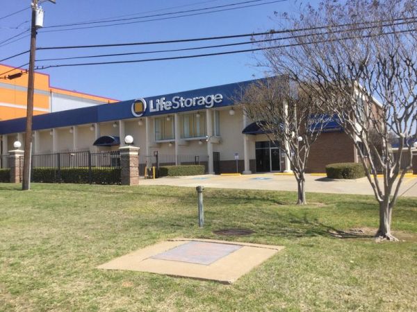 Extra Space Storage - 3185 - Dallas - Harry Hines Blvd