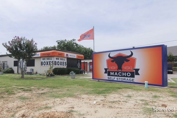 Macho Self Storage - Colleyville