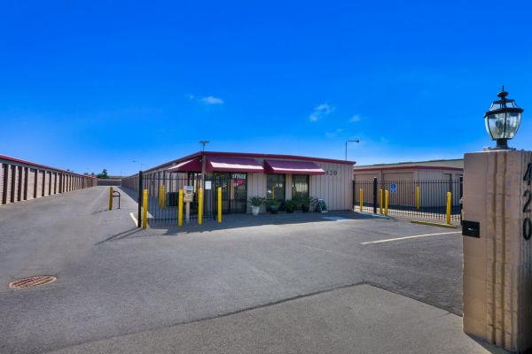 StorQuest - Los Banos / Mercey Springs